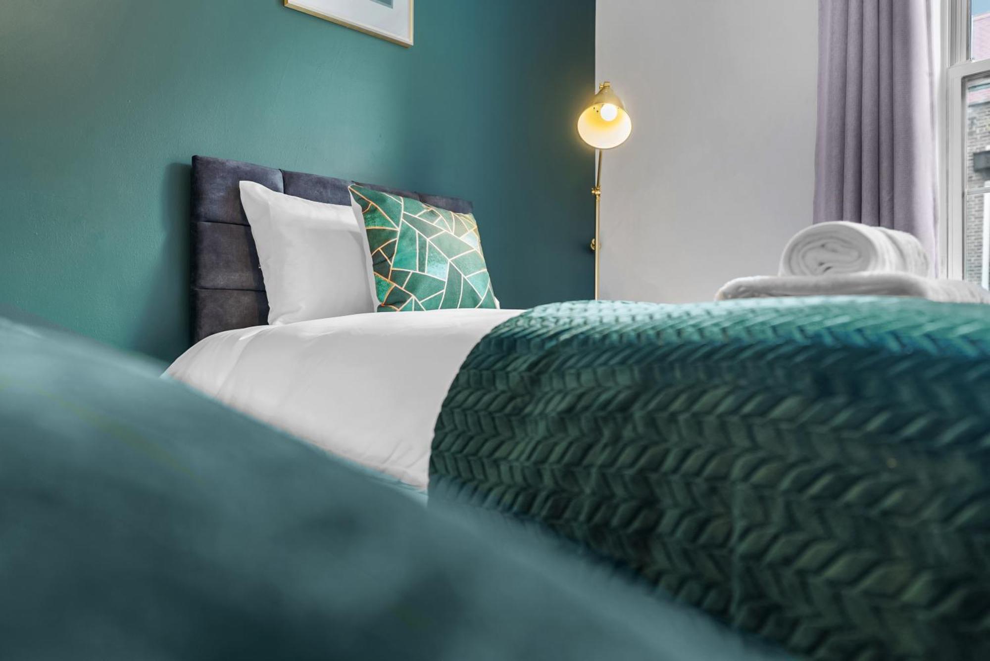 Chic 2 Bedroom Near Liverpool Street By Gold * Londra